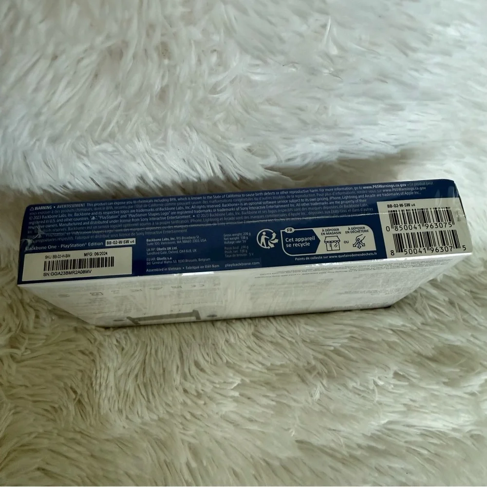 BRAND NEW* PlayStation Backbone Lightening for IPhone - White